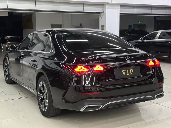 Фото 9 - Mercedes-Benz E-Class