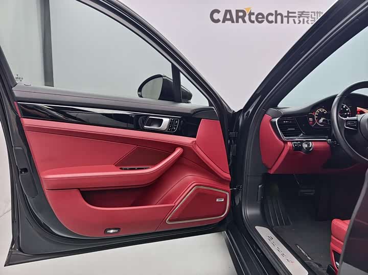 Фото 17 - Porsche Panamera