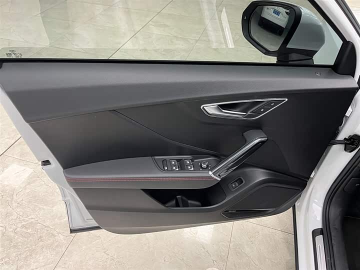 Фото 10 - Audi Q2L