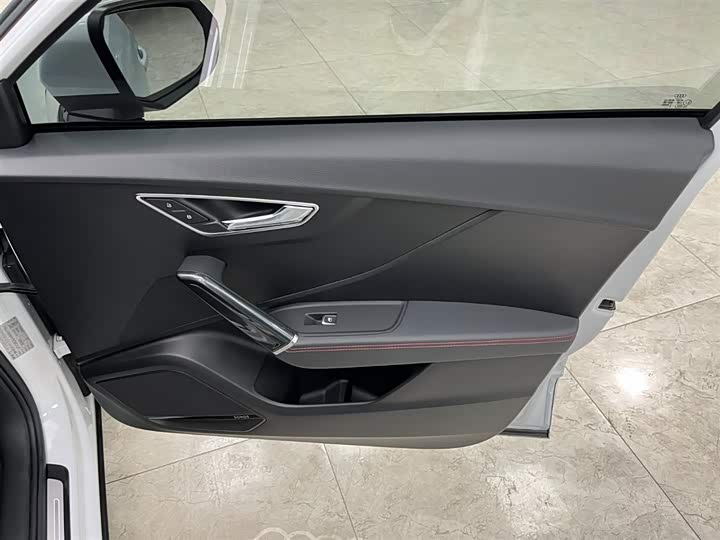 Фото 12 - Audi Q2L