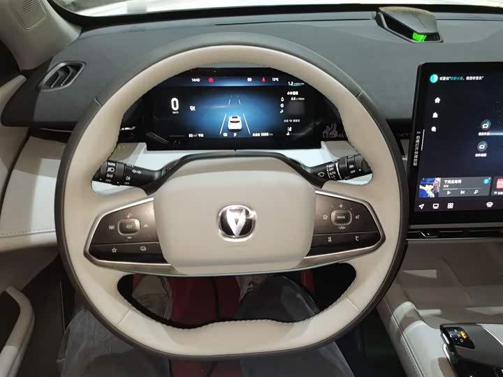 Фото 11 - Changan UNI-Z