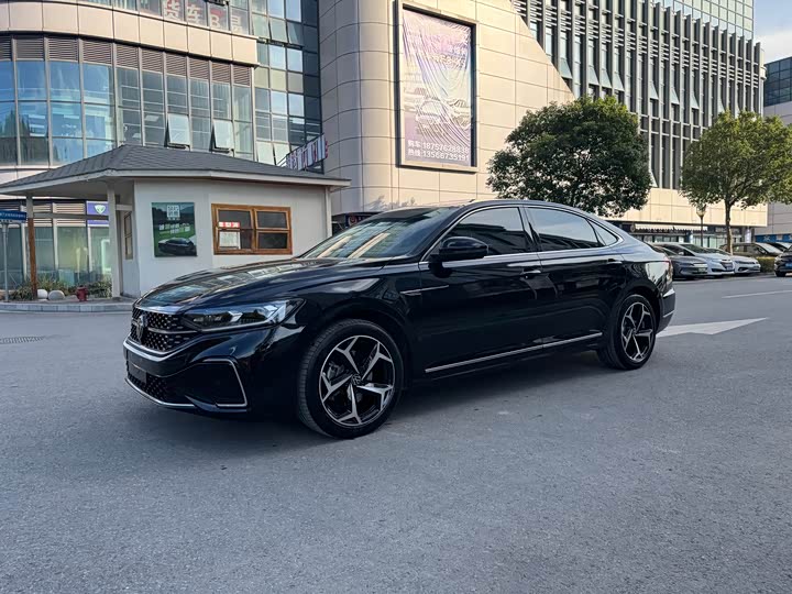 Фото 1 - Volkswagen Passat