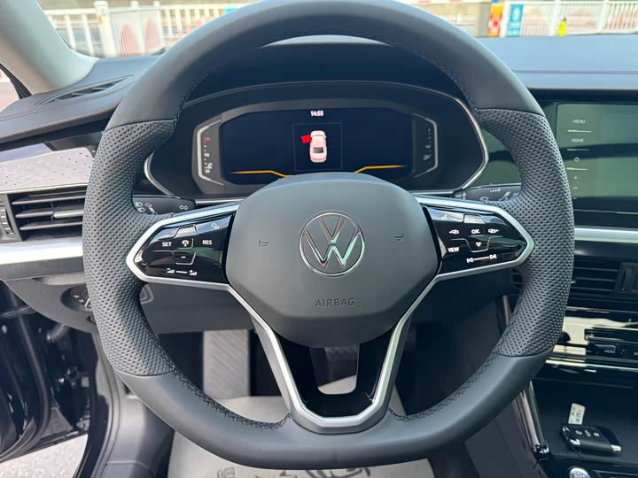 Фото 12 - Volkswagen Passat