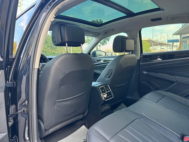 Фото 14 - Volkswagen Passat