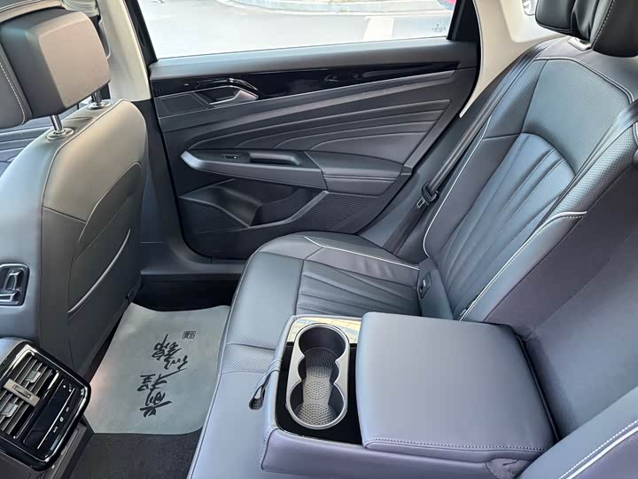 Фото 15 - Volkswagen Passat