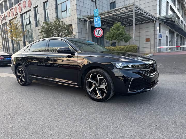 Фото 4 - Volkswagen Passat