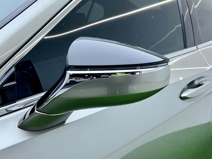 Фото 11 - Lexus ES