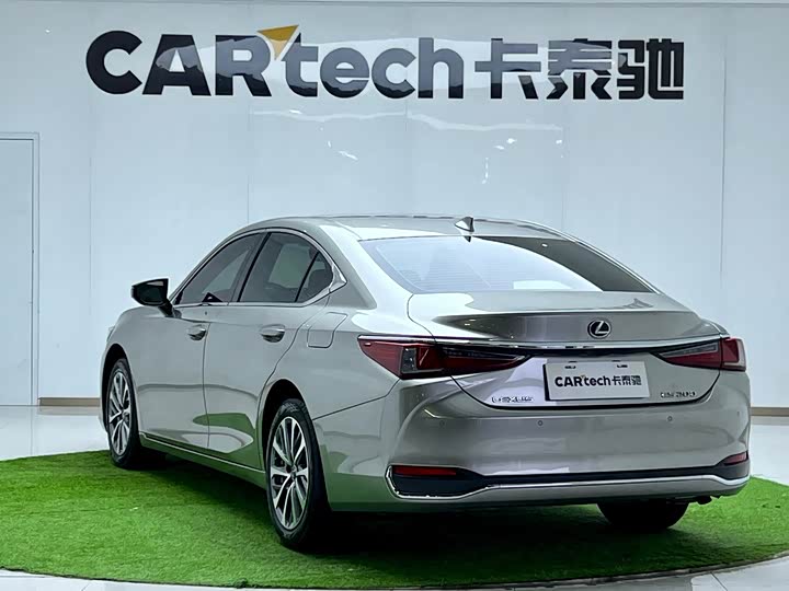 Фото 3 - Lexus ES