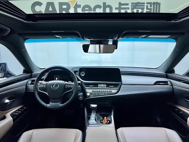 Фото 5 - Lexus ES