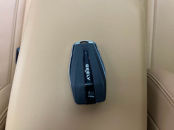 Фото 24 - Geely Monjaro L Hybrid