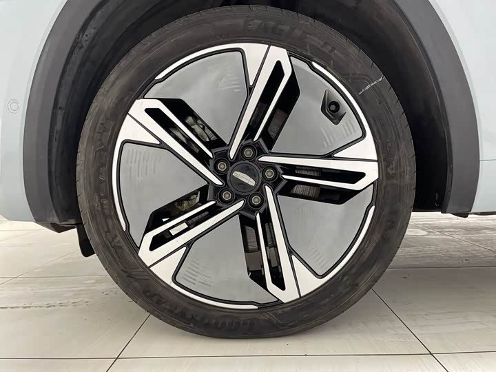 Фото 33 - Geely Monjaro L Hybrid