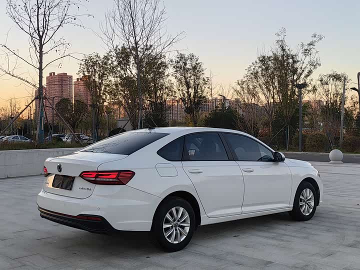 Фото 4 - Volkswagen Lavida