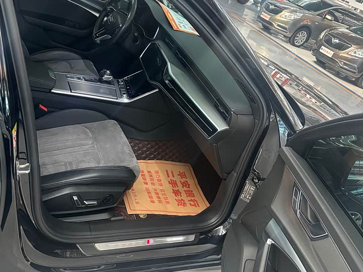 Фото 12 - Audi A6L