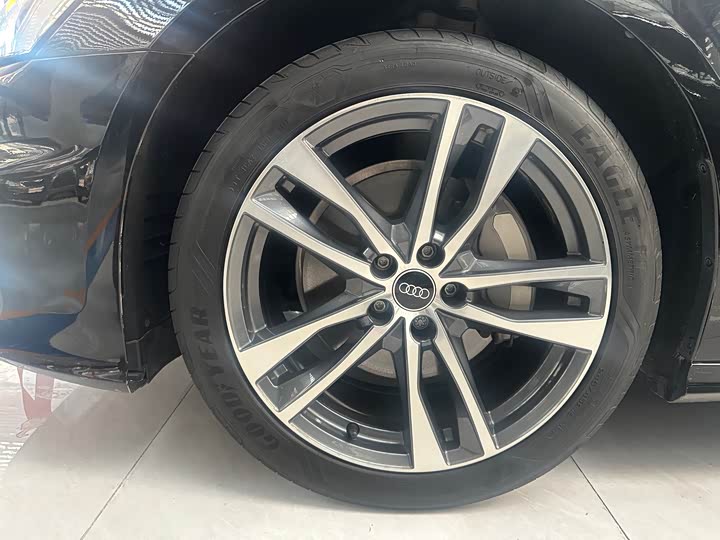 Фото 4 - Audi A6L