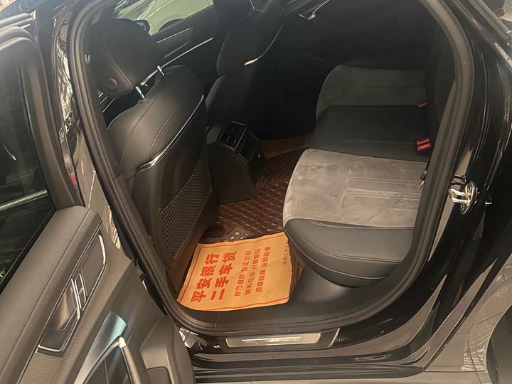 Фото 6 - Audi A6L