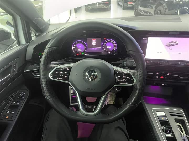 Фото 11 - Volkswagen Golf