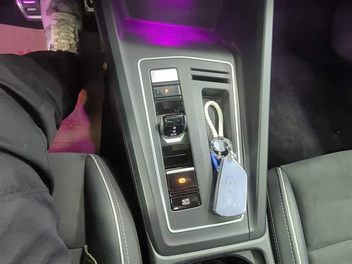 Фото 14 - Volkswagen Golf