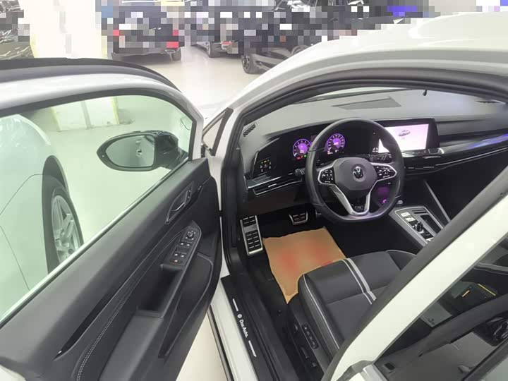 Фото 16 - Volkswagen Golf