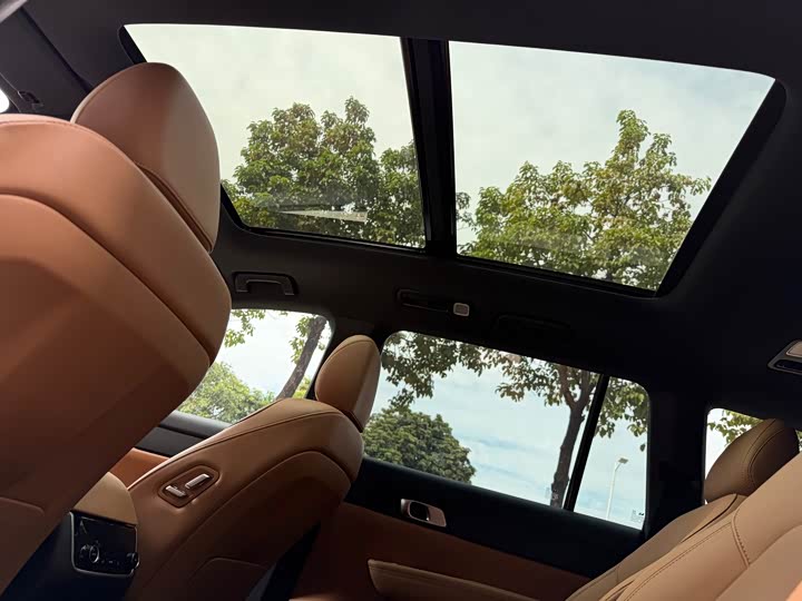 Фото 8 - LiXiang One