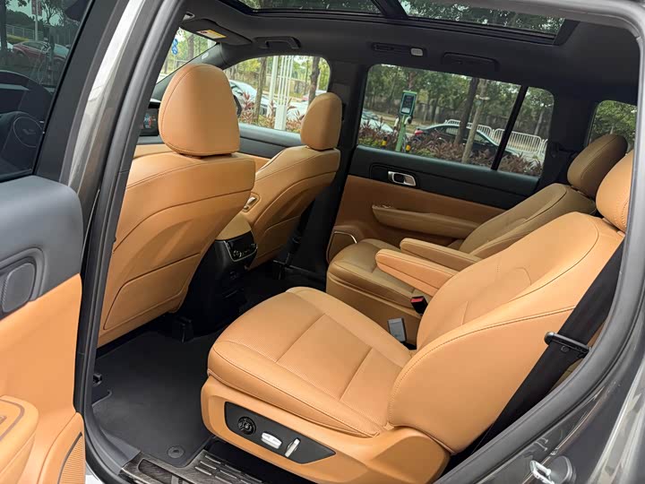 Фото 9 - LiXiang One