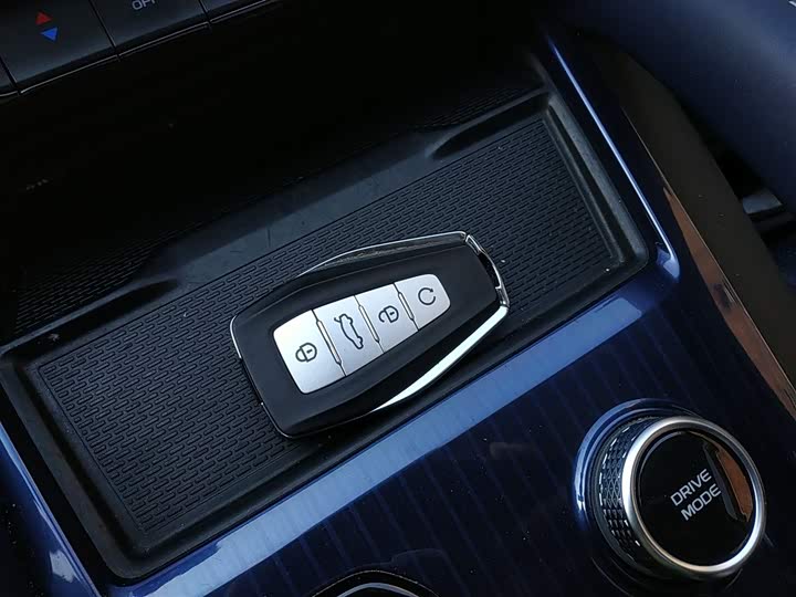 Фото 9 - Geely Monjaro