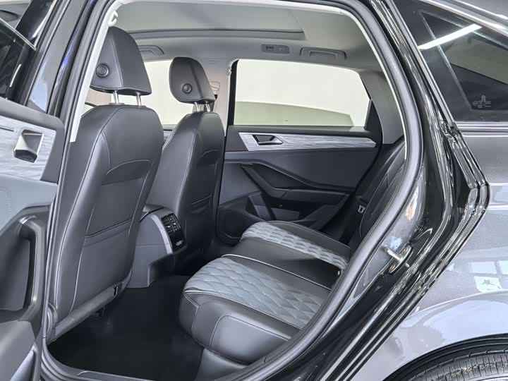 Фото 10 - Volkswagen Sagitar L