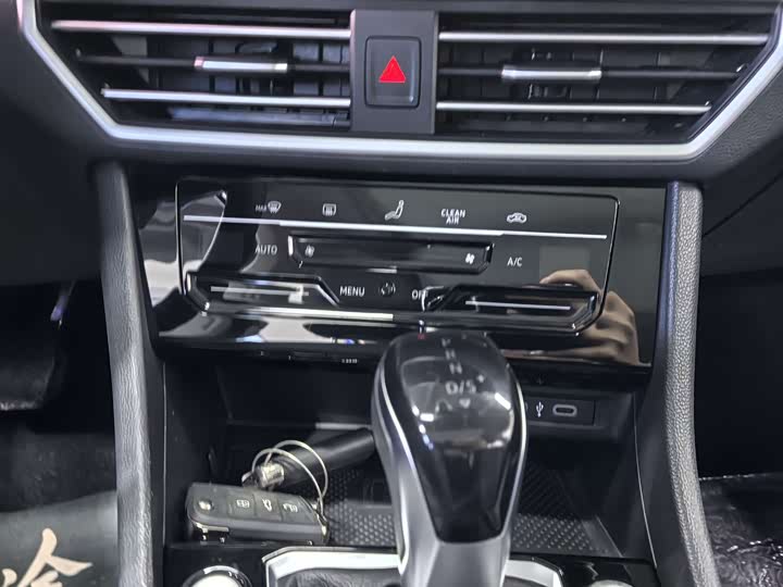 Фото 13 - Volkswagen Sagitar L