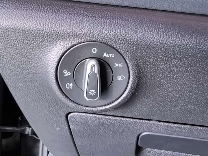 Фото 17 - Volkswagen Sagitar L