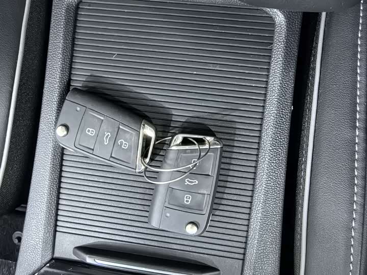 Фото 28 - Volkswagen Sagitar L