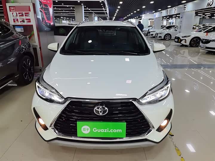 Фото 3 - Toyota Yaris L Hatchback