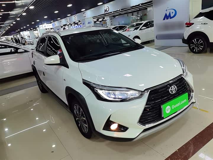 Фото 4 - Toyota Yaris L Hatchback