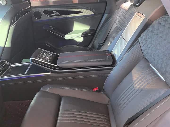 Фото 8 - Hongqi H9