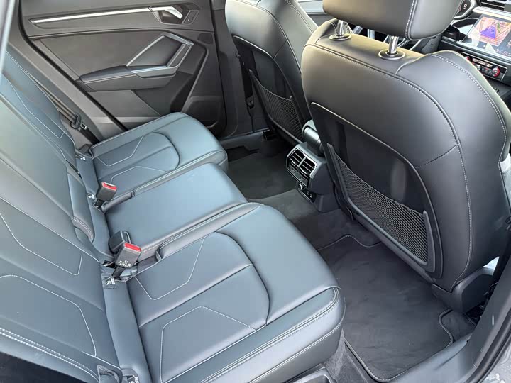 Фото 8 - Audi Q3