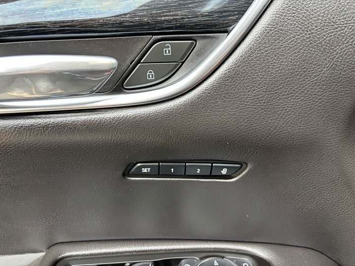 Фото 13 - Cadillac XT5