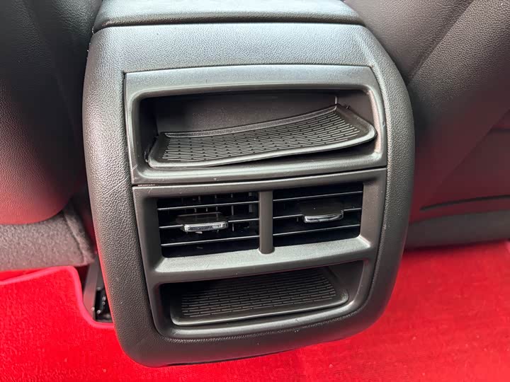 Фото 24 - Cadillac XT5