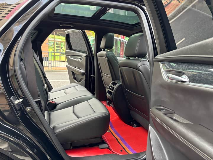 Фото 26 - Cadillac XT5