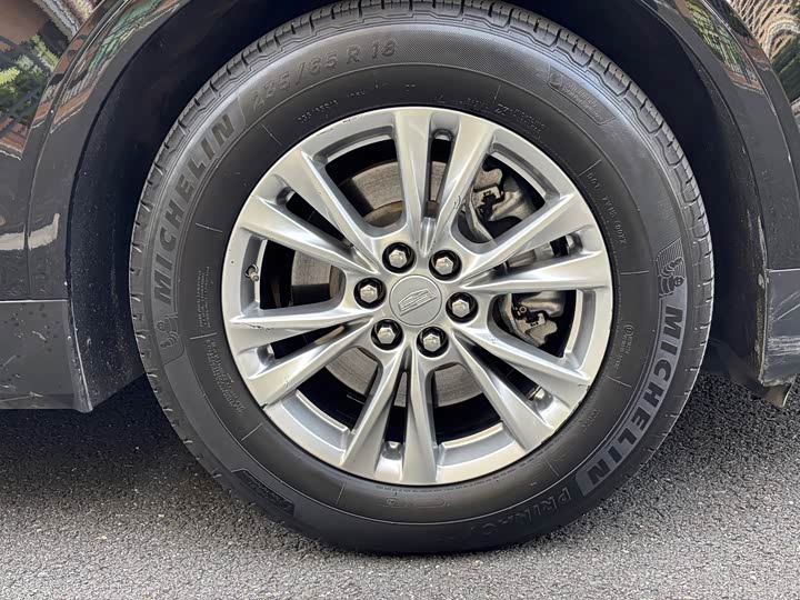 Фото 4 - Cadillac XT5