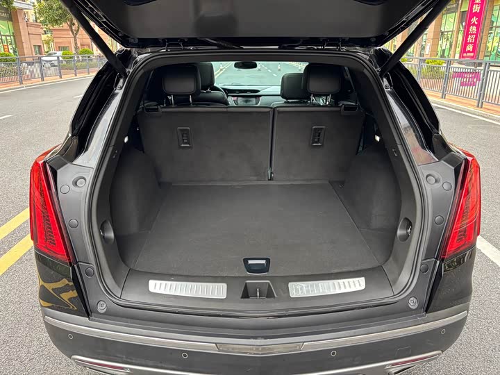 Фото 8 - Cadillac XT5
