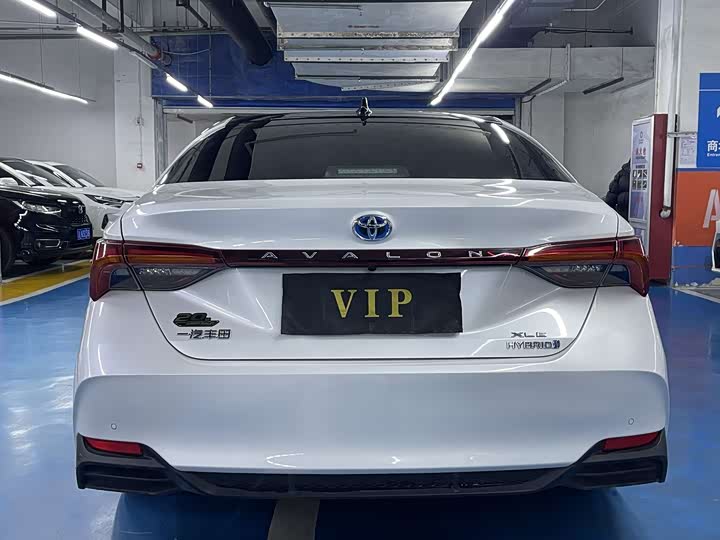 Фото 8 - Toyota Avalon