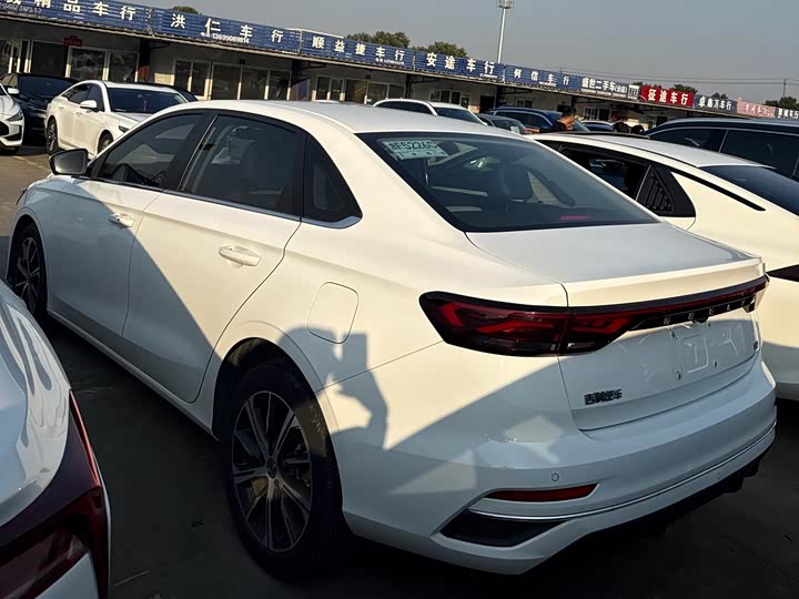 Фото 7 - Geely Emgrand