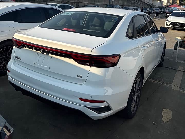 Фото 8 - Geely Emgrand