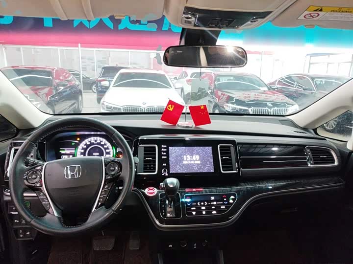 Фото 12 - Honda Elysion