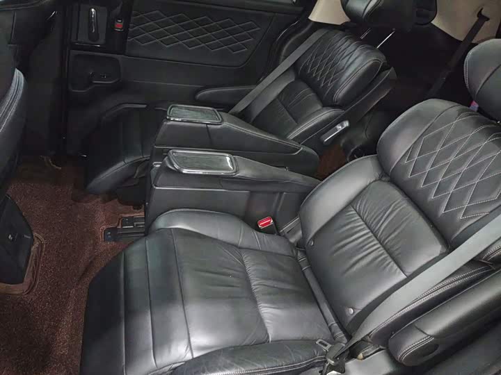 Фото 14 - Honda Elysion