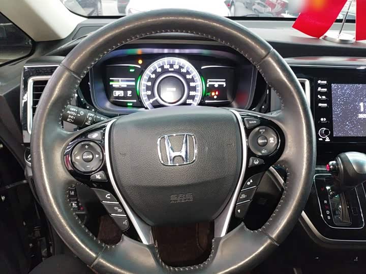 Фото 3 - Honda Elysion