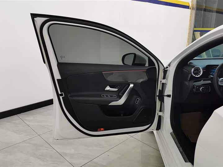 Фото 7 - Mercedes-Benz A-Class