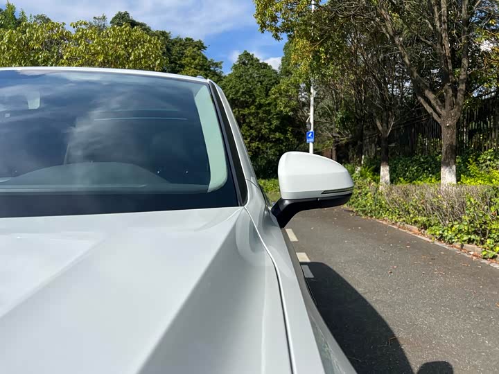 Фото 10 - Volkswagen Tiguan L Pro