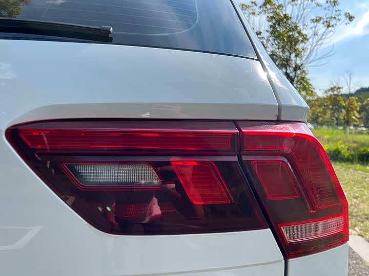 Фото 11 - Volkswagen Tiguan L Pro