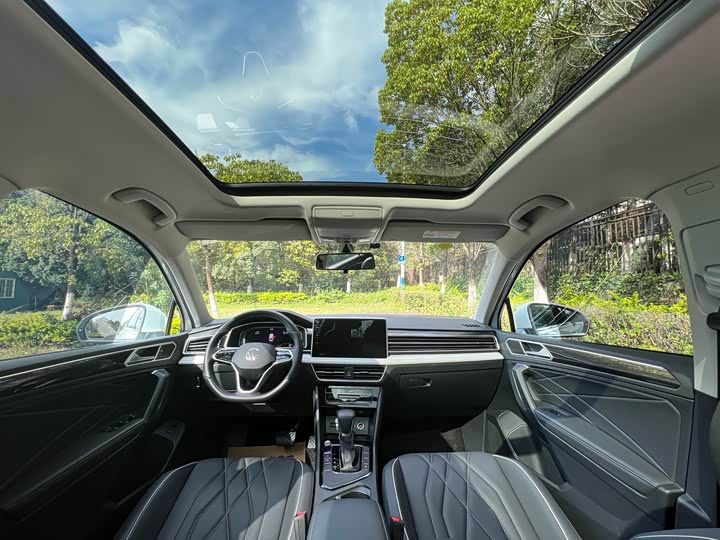 Фото 14 - Volkswagen Tiguan L Pro