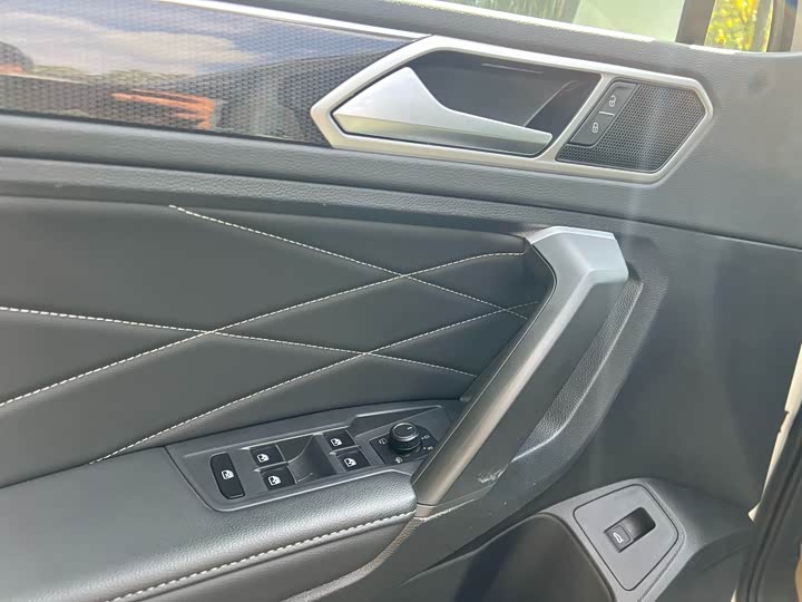 Фото 16 - Volkswagen Tiguan L Pro