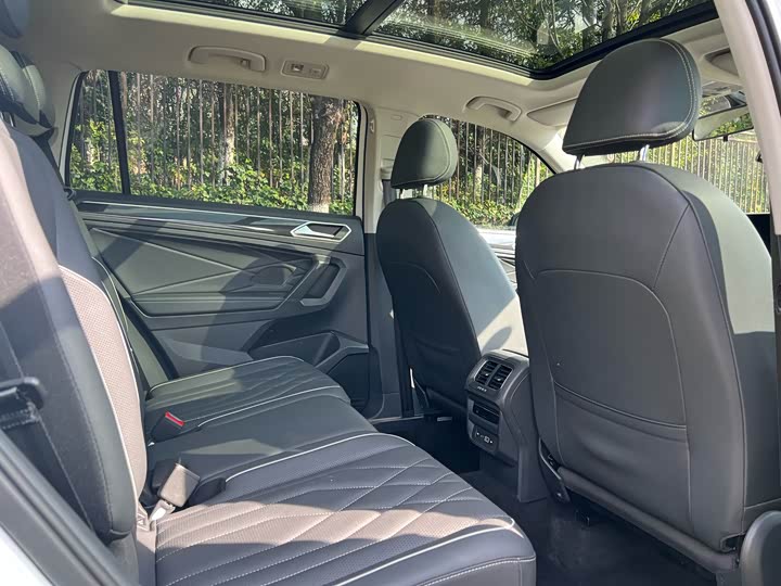 Фото 19 - Volkswagen Tiguan L Pro